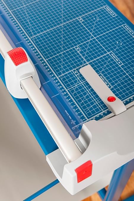 Dahle 472s Premium Rotary Trimmer w/Stand, 12 Sheet Capacity, Self-Sharpening - Image 7